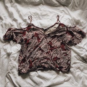 ✨NWOT✨ Maroon patterned Crop Top